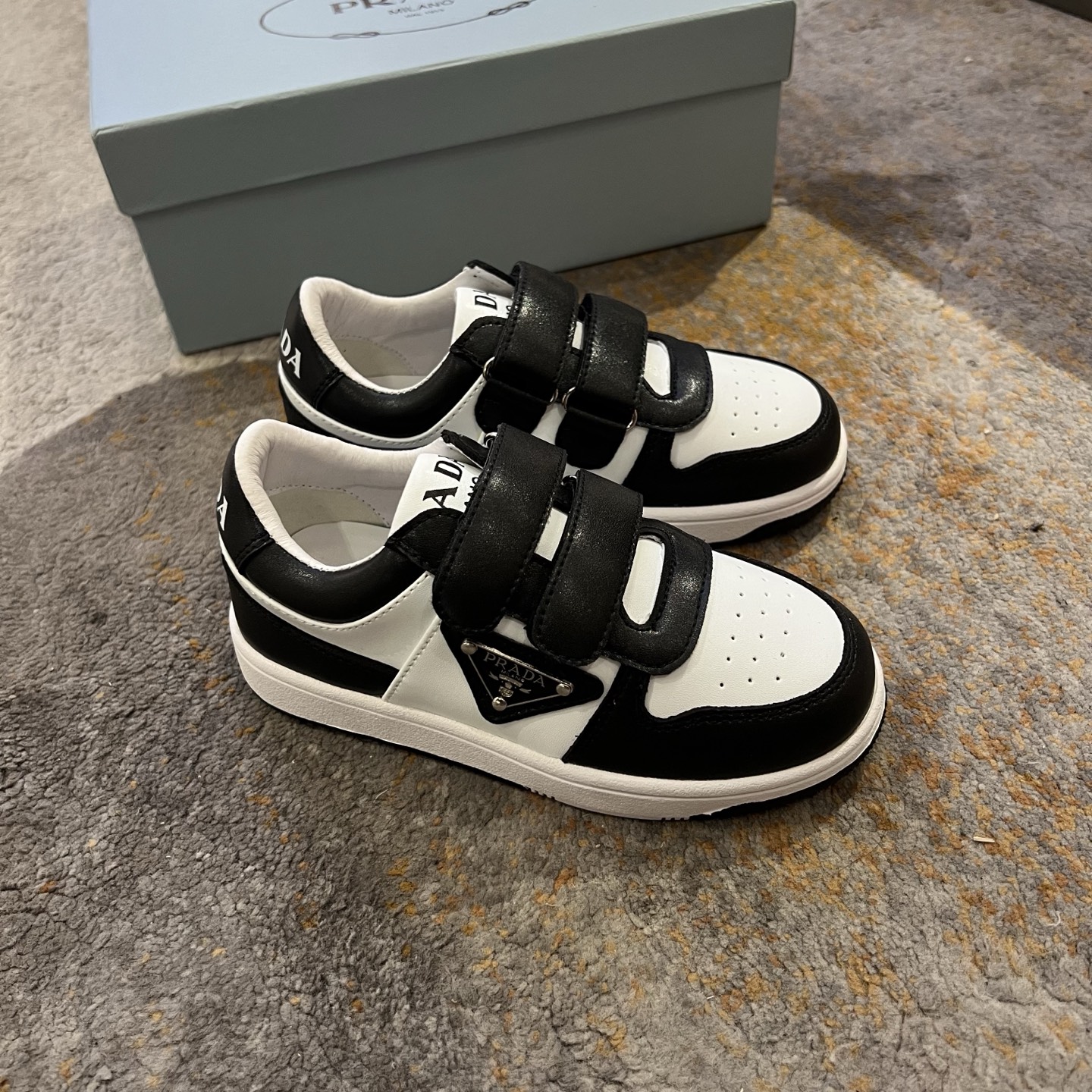 Children's shoes child